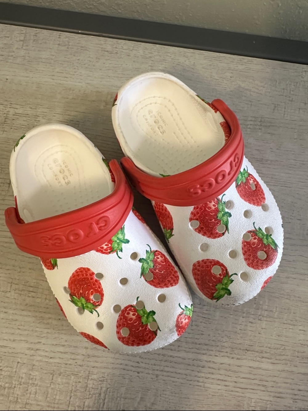 Kids/toddler White Strawberry Clogs with Red Strap